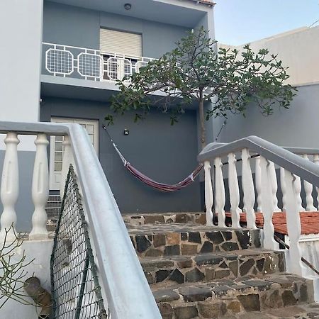 Вилла Vivenda Com Patio, No Coracao Do Минделу Экстерьер фото