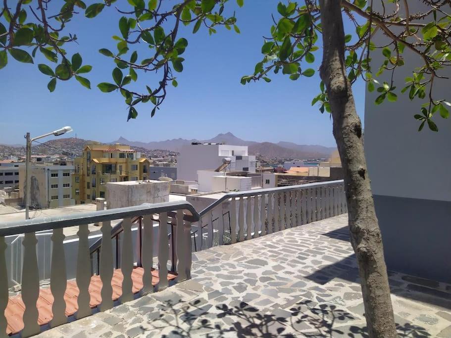 Вилла Vivenda Com Patio, No Coracao Do Минделу Экстерьер фото