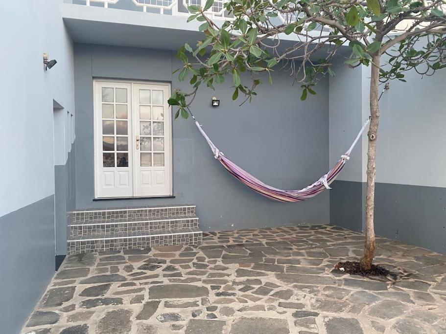 Вилла Vivenda Com Patio, No Coracao Do Минделу Экстерьер фото